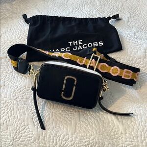 Marc Jacobs Snapshot Crossbody | EUC 🖤